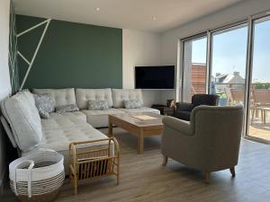 Villas 668 - Magnifique maison familiale vue mer, 12 voyageurs a deux pas du centre d'Erquy : photos des chambres