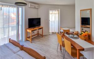 Nice Apartment In Barbariga With Kitchen