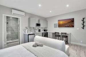 Studio Right off Las Olas - Steps to FTL Beach 1C