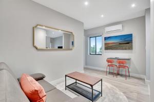 2 Condo Combo Walk to Beach Off Las Olas 2AB