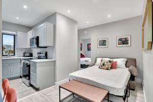 2 Condo Combo Walk to Beach Off Las Olas 2AB