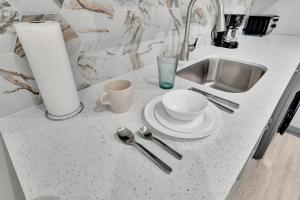 Studio Right off Las Olas - Steps to FTL Beach 2C