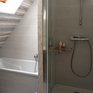 Maisons de vacances Ty Sklaer, a 200 m de la mer : photos des chambres