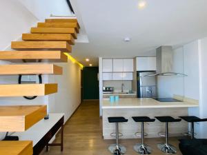 Hermoso dúplex nuevo con balcón y terraza