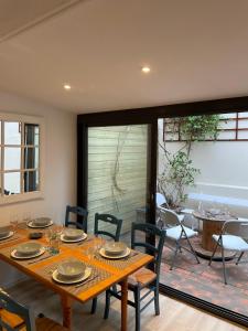 Maisons de vacances Maison de ville avec patio : photos des chambres