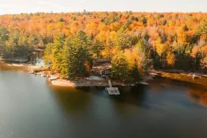 Waterfront private cottage on Koshlong Lake - Wilberforce