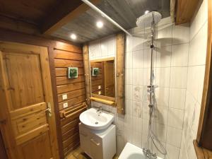 Chalets LE LOUP Chalet en bois : photos des chambres