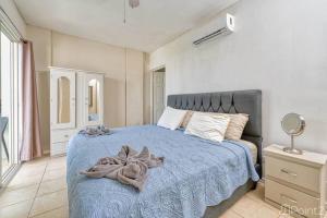 2 Bedroom Vacation Rental in Paradise steps from beach!