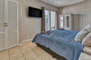 2 Bedroom Vacation Rental in Paradise steps from beach!