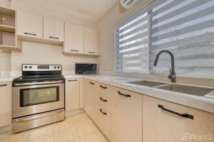 2 Bedroom Vacation Rental in Paradise steps from beach!