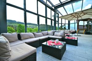 G.H. Knoll "Proellhofer" Cafe Bar Hills