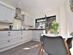 3 Bed in Saundersfoot FB038