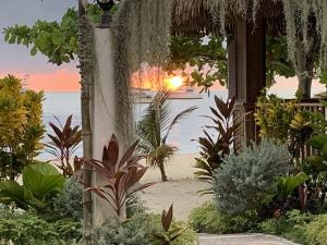 2-bedroom Apt in an Ocean Front Resort in Jamaica - Enjoy 7 miles of White Sand Beach!
