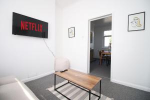 Bristol Street (2BR FREE parking)| Cohost Partners
