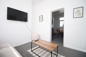 Bristol Street (2BR FREE parking)| Cohost Partners