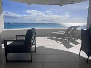 Purple Rain - Direct Seaviews, 2 Bedroom, 2 Bathroom, 3 Terrace Beachfront Bliss