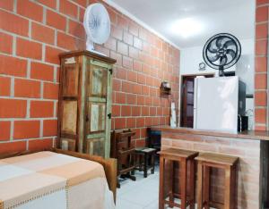 Apto kitnet em condomínio com piscina, em Ubatuba