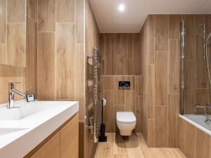 Spacieux 4 chambres à Courchevel avec parking et wifi - FR-1-563-136