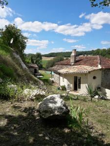 Dans hameau avec piscine privée