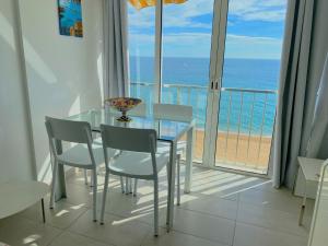 Estudi a primera línia de mar