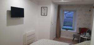 B&B / Chambres d'hotes L-EAU QUI DORT - Chambres et Tables d-hotes : photos des chambres