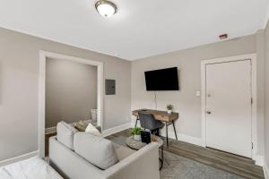 Lennox C201 Furnished Studio ATT Students