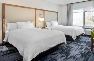 Queen Room with Two Queen Beds and Adapted Tub - Mobility and Hearing Accessible room in Fairfield Inn & Suites by Marriott Ashtabula