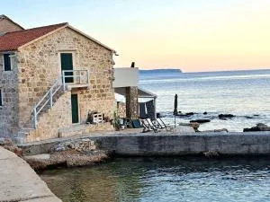 Vacation House CICA Komiza - 比舍沃岛