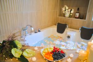 Appartements JapanRoom Jacuzzi&Sauna Haut de gamme parking free : photos des chambres