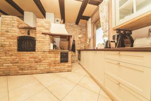 Dworek Ogrodniki, całoroczny dom na wyłączność, basen, sauna, las, staw rybny, altana grillowa, ognisko, pianino, kominek, piec chlebowy, duża ogrodzona posesja