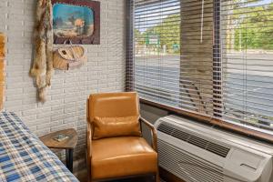 Stonegate Lodge Salt Water Pool2 Queen Beds Fire Pits Fast WiFi Room #205