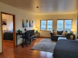 Downtown Juneau Gem: 1BR Apt with Stunning Views! - Mendenhaven