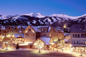 Hyatt Main Street Station 3BD B - Steps to Peak 9