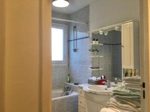 Appartements GRAND PARIS, private parking, balcony and metro, 24 hours self checking : photos des chambres