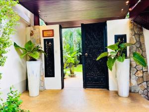 Paradise Calls: Saitaan Villa Central Laguna