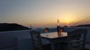 1875 panoramic stone house - Dhanakós