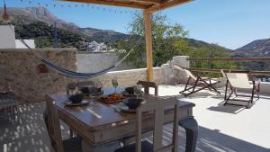 1875 panoramic stone house