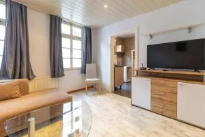 Wohnung mit 3 Bädern & 2 Küchen - Stetten