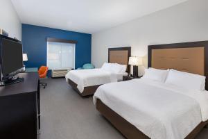 Standard Queen Room with Two Queen Beds and Roll-In Shower - Mobility Access room in Holiday Inn Express & Suites - Cleveland Northwest an IHG Hotel