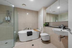 Skyhigh Executive! ~ 2Bed2Bath1CarViews ~ CBD