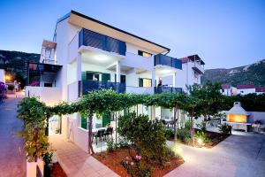 Apartments and rooms by the sea Komiza, Vis - 9722