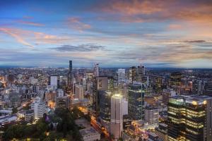 Skyhigh Executive! ~ 2Bed2Bath1CarViews ~ CBD