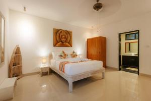 Villa Sri, Seminyak - 3 Bedroom Stylish Pool Villa!