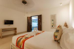 Villa Sri, Seminyak - 3 Bedroom Stylish Pool Villa!