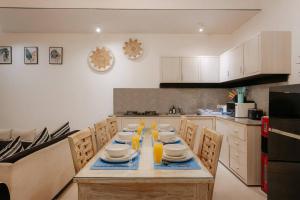 Villa Sri, Seminyak - 3 Bedroom Stylish Pool Villa!