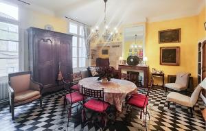 Awesome Apartment In Béziers With Wifi