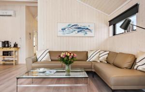 Amazing Home In Ebeltoft With Kitchen