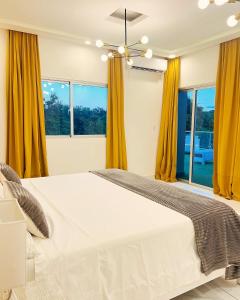 5 Star Villa minutes from Airport and Beaches