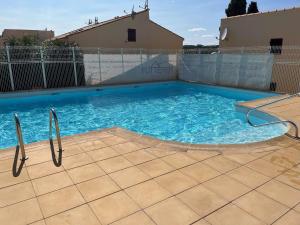 Villas Pavillon T3 avec piscine, climatisation et parking a Narbonne-Plage - FR-1-409-248 : Villa