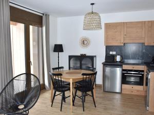 Appartements Appartement recent, terrasse spacieuse, proche centre & telepherique - FR-1-464-225 : photos des chambres